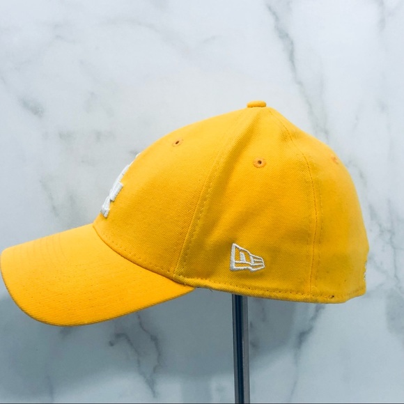LA Dodgers Hat Baseball Cap knit flex fit Gold White MLB New Era 39 Thirty M L - Picture 2 of 14